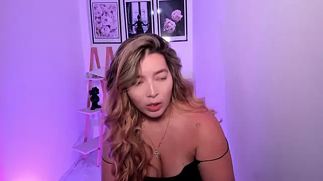 sofihill01 online show from 4, 10, 2025