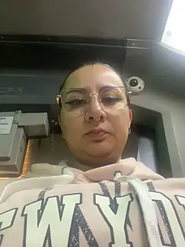 Snapshot of Abril_Luv chatting on 4, 3, 2025 Abril Luv online show from 4, 3, 2025