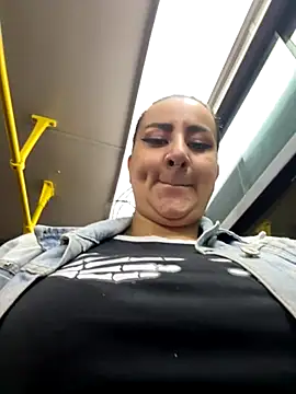 Abril Luv online show from 24, 10, 2025