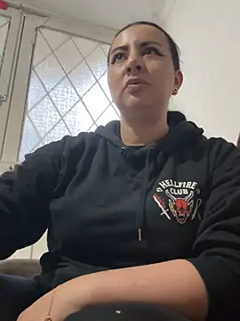 Abril Luv online show from 25, 10, 2025