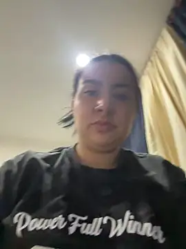 Abril Luv online show from 2, 2, 2026