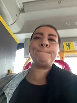 Abril Luv online show from 11, 3, 2026