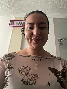 Snapshot of Abril_Luv chatting on 25, 5, 2026 Abril Luv online show from 25, 5, 2026