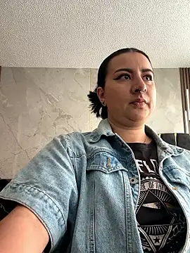 Snapshot of Abril_Luv chatting on 9, 6, 2026 Abril Luv online show from 9, 6, 2026