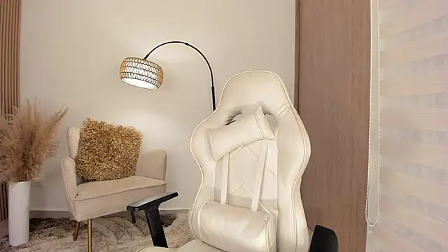 wandathompson  online show from 30, 9, 2025