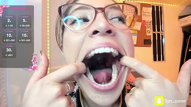 Snapshot of Spit_queen chatting on 20, 5, 2026 Spit queen online show from 20, 5, 2026