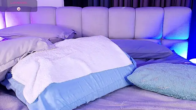 sweetieluna01 online show from 18, 4, 2026