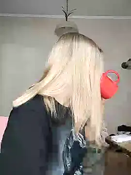 Snapshot of KrissSexi chatting on 19, 2, 2025 KrissSexi online show from 19, 2, 2025