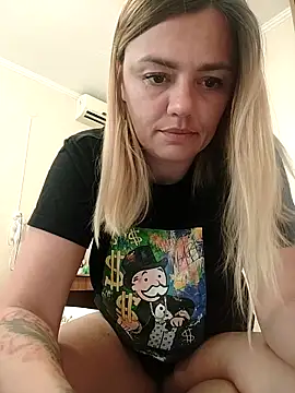 Snapshot of KrissSexi chatting on 24, 9, 2025 KrissSexi online show from 24, 9, 2025