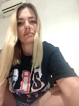 Snapshot of KrissSexi chatting on 30, 9, 2025 KrissSexi online show from 30, 9, 2025