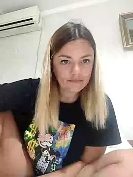 Snapshot of KrissSexi chatting on 3, 10, 2025 KrissSexi online show from 3, 10, 2025