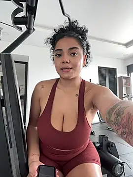 Mariecurl online show from 13, 2, 2025