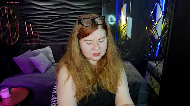 Snapshot of Mrs_Emilia chatting on 13, 12, 2024 Mrs Emilia online show from 13, 12, 2024