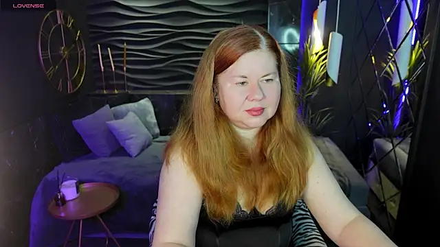 Snapshot of Mrs_Emilia chatting on 13, 12, 2024 Mrs Emilia online show from 13, 12, 2024