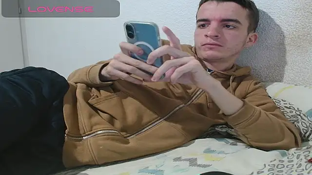 Snapshot of Tombgy07 chatting on 13, 11, 2025 Tombgy07 online show from 13, 11, 2025