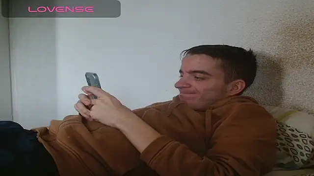 Snapshot of Tombgy07 chatting on 14, 11, 2025 Tombgy07 online show from 14, 11, 2025