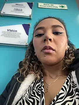 Snapshot of charlott_lens chatting on 17, 2, 2025 charlott lens online show from 17, 2, 2025