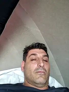 AdiAdrian5 online show from 25, 4, 2026