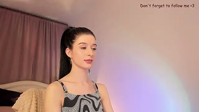 Snapshot of LauraCoy chatting on 6, 2, 2025 LauraCoy online show from 6, 2, 2025