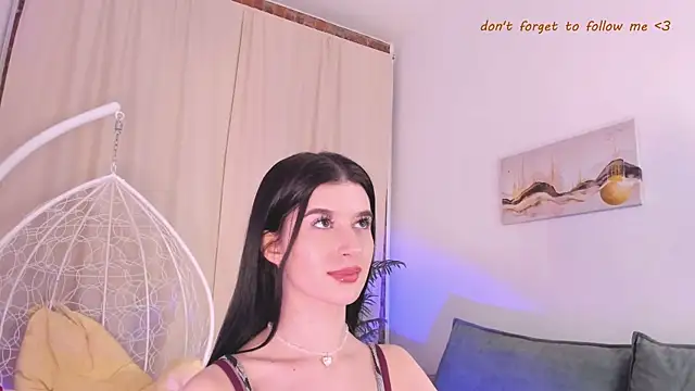 Snapshot of LauraCoy chatting on 11, 2, 2025 LauraCoy online show from 11, 2, 2025