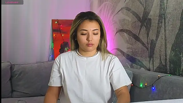 lily  foster online show from 23, 12, 2024