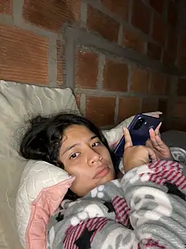 moncerrat luna online show from 21, 2, 2025