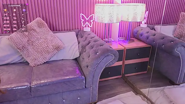 Emiily Scott1 online show from 12, 12, 2024