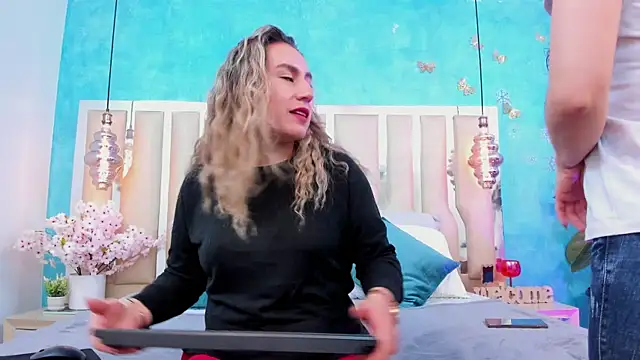 Layla Sia online show from 7, 2, 2026