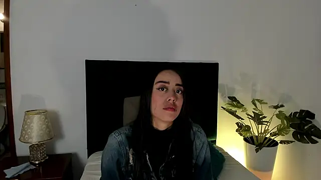 Snapshot of NoraDasilva chatting on 20, 12, 2024 NoraDasilva online show from 20, 12, 2024