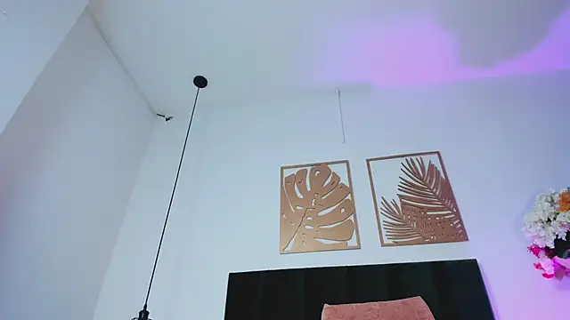 Snapshot of NoraDasilva chatting on 25, 2, 2025 NoraDasilva online show from 25, 2, 2025