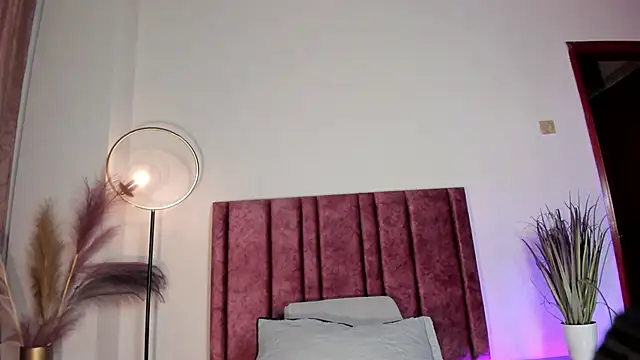 Snapshot of NoraDasilva chatting on 4, 3, 2026 NoraDasilva online show from 4, 3, 2026