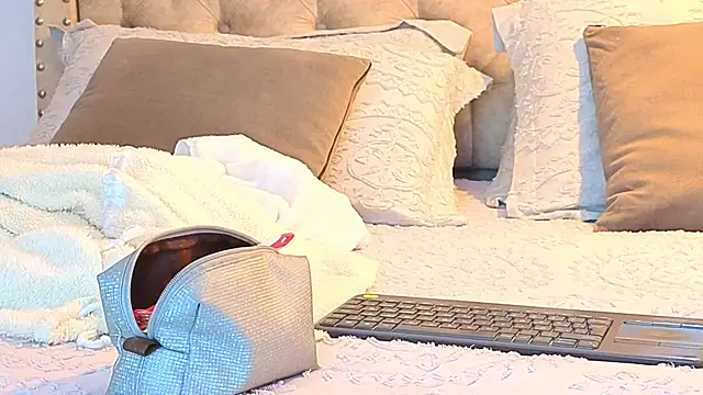 KeryHillson online show from 15, 11, 2025