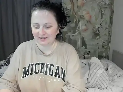 Snapshot of Lillian2 chatting on 2, 6, 2026 Lillian2 online show from 2, 6, 2026