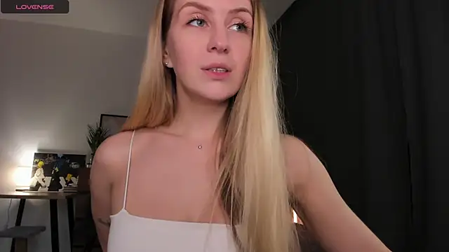 Snapshot of Alice_Dias chatting on 28, 2, 2025 Alice Dias online show from 28, 2, 2025