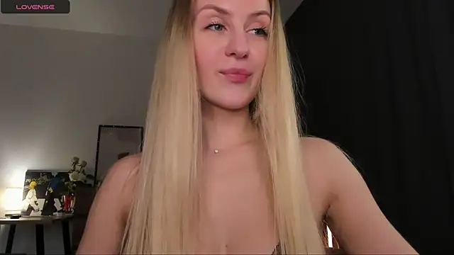 Snapshot of Alice_Dias chatting on 14, 3, 2025 Alice Dias online show from 14, 3, 2025