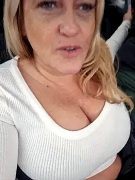 Isabellaa04 online show from 21, 12, 2025