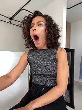 AnaRoxane  online show from 18, 12, 2024