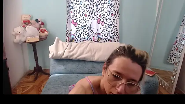 Snapshot of heidy_sweetts chatting on 7, 1, 2025 heidy sweetts online show from 7, 1, 2025