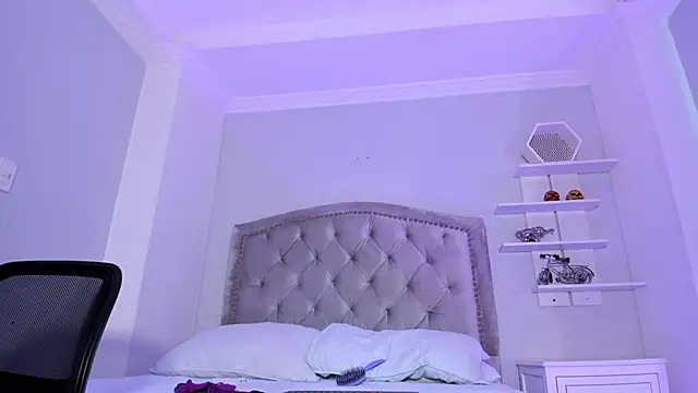 CamileHolmes online show from 9, 2, 2025