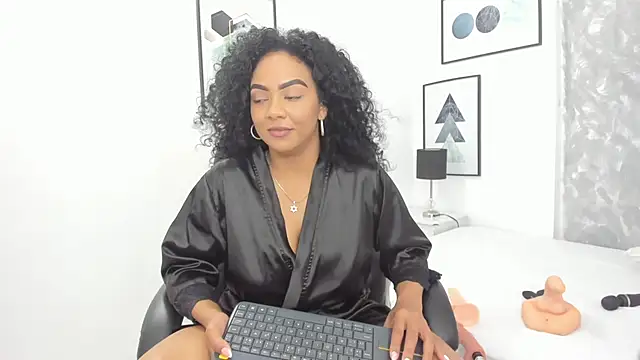 Snapshot of Tanisha__campbell chatting on 20, 12, 2024 Tanisha campbell online show from 20, 12, 2024