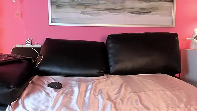 Tiffanysurez  online show from 15, 3, 2025