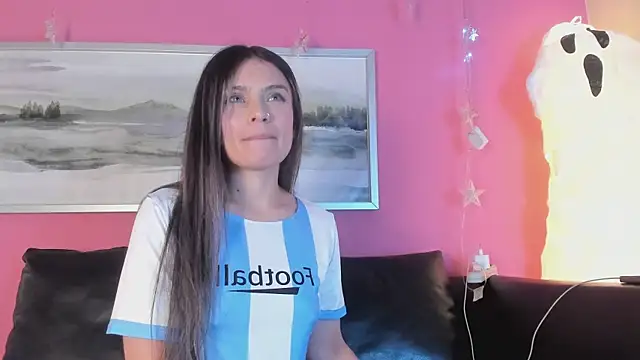 Tiffanysurez  online show from 3, 10, 2025