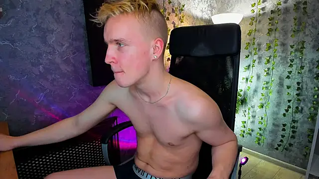 Snapshot of AlexxSweet chatting on 4, 1, 2025 AlexxSweet online show from 4, 1, 2025
