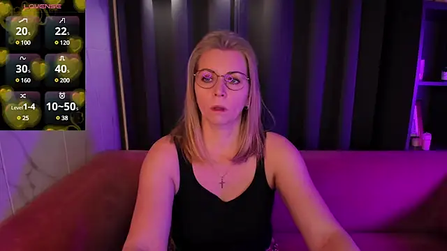 Annie Light online show from 4, 3, 2025