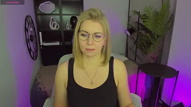 Annie Light online show from 21, 3, 2025