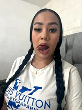 Snapshot of Luisa_Fernandaa chatting on 24, 10, 2025 Luisa Fernandaa online show from 24, 10, 2025