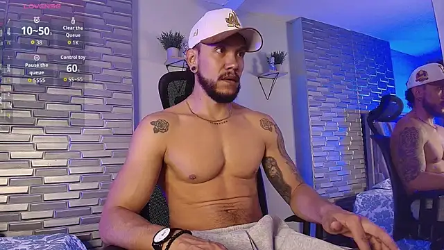 ARON TAYLER01 online show from 14, 4, 2026