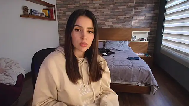 Snapshot of alicewilloww chatting on 24, 10, 2025 alicewilloww online show from 24, 10, 2025