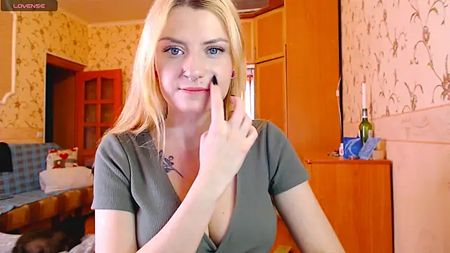 Snapshot of MarySweetness chatting on 11, 3, 2025 MarySweetness online show from 11, 3, 2025