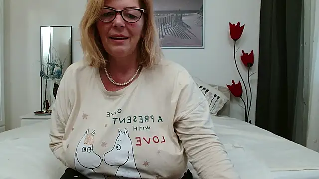 YulliaMilf online show from 10, 3, 2025